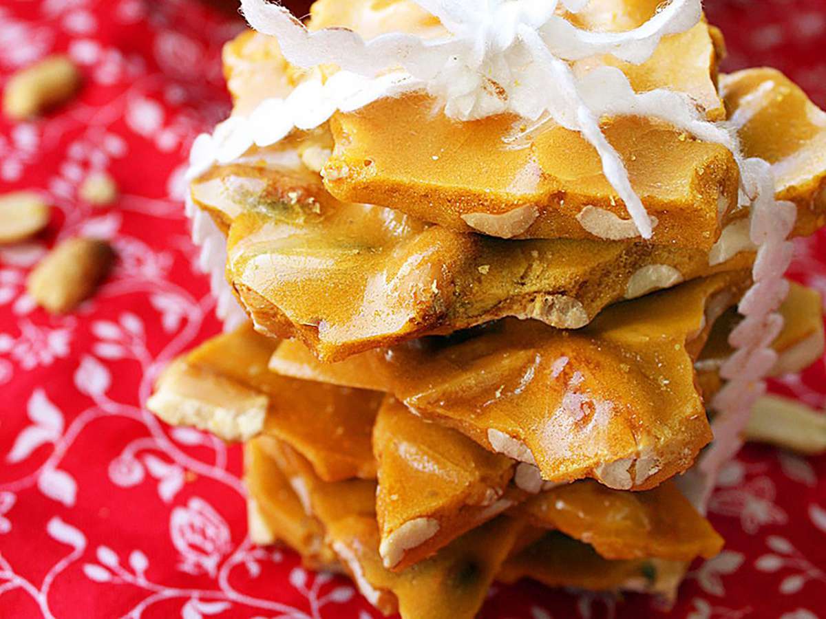 Easy Homemade Peanut Brittle: Buttery, Crunchy, & Foolproof